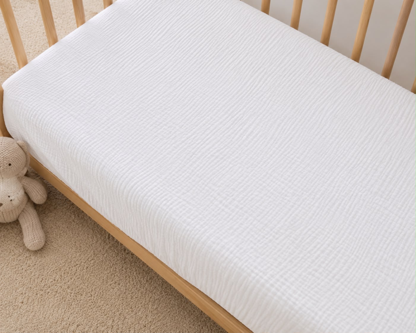 Husa pat muselina alb cu elastic pe patut 60x120