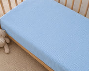 Husa pat muselina albastru cu elastic pe patut 60x120